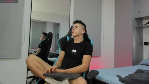 Snapshot of daddyrich4u chatting on 04/27/26, 11:58 daddyrich4u online show from 04/27/26, 11:58