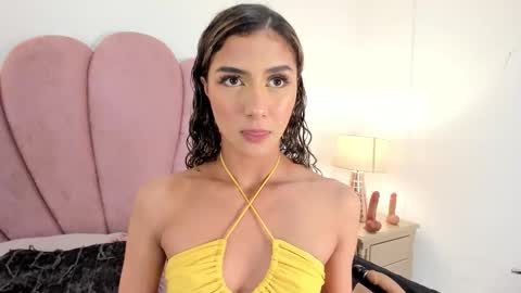 Snapshot of daddysgirrl1_ chatting on 12/01/25, 11:32 Bethany online show from 12/01/25, 11:32