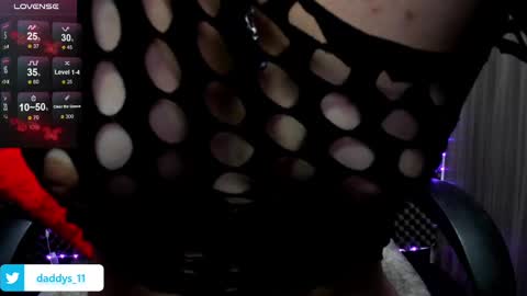 Snapshot of daddyspetite_ chatting on 03/11/25, 06:08 Lili online show from 03/11/25, 06:08