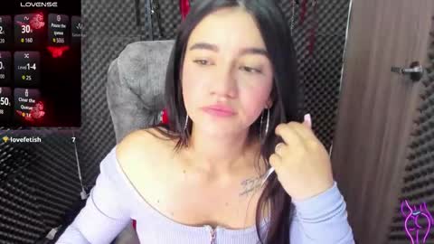 Snapshot of daddyspetite_ chatting on 10/29/25, 03:58 Lili online show from 10/29/25, 03:58