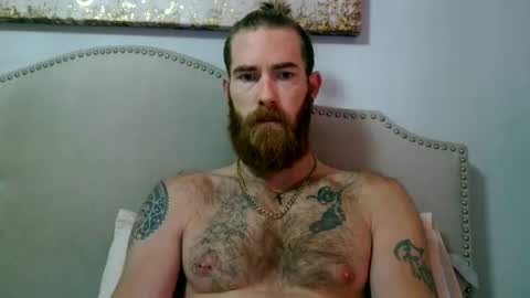 Snapshot of daddyunlocked chatting on 09/16/25, 01:01 daddyunlocked online show from 09/16/25, 01:01