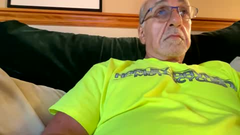 Snapshot of daddyweis chatting on 09/26/25, 08:57 daddyweis online show from 09/26/25, 08:57