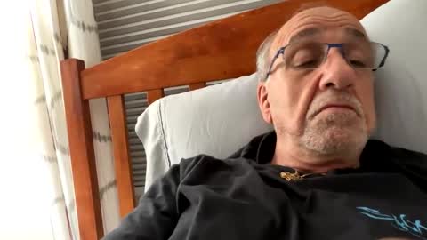 Snapshot of daddyweis chatting on 04/17/26, 04:26 daddyweis online show from 04/17/26, 04:26