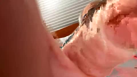 Snapshot of daddyweis chatting on 04/21/26, 03:02 daddyweis online show from 04/21/26, 03:02