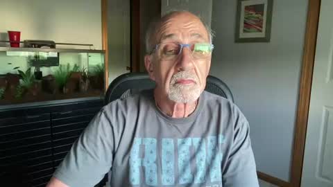 Snapshot of daddyweis chatting on 06/15/26, 11:18 daddyweis online show from 06/15/26, 11:18