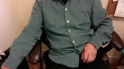 Snapshot of dadooronron69 chatting on 10/04/25, 04:27 dadooronron69 online show from 10/04/25, 04:27