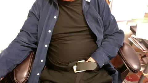 Snapshot of dadooronron69 chatting on 11/15/25, 05:31 dadooronron69 online show from 11/15/25, 05:31