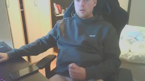 Snapshot of dae5 chatting on 10/18/25, 08:15 Dae5 online show from 10/18/25, 08:15