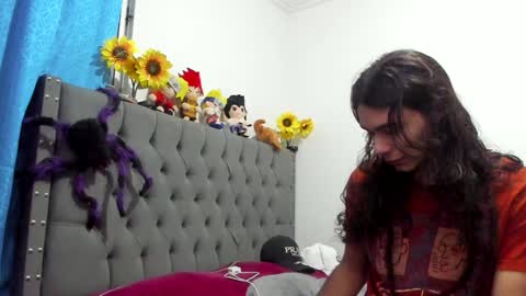 Snapshot of daemon_txuspunk chatting on 12/13/24, 01:59 DAEMON online show from 12/13/24, 01:59