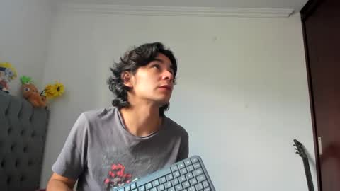 Snapshot of daemon_txuspunk chatting on 01/11/25, 05:18 DAEMON online show from 01/11/25, 05:18