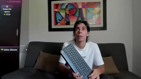 Snapshot of daemon_txuspunk chatting on 10/19/25, 06:52 DAEMON online show from 10/19/25, 06:52