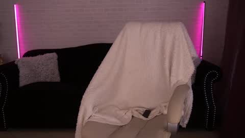 daenerys_daen online show from 02/28/25, 07:37