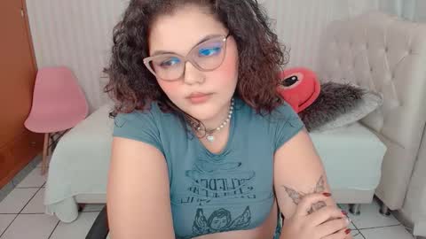 Snapshot of daeneryslove_doll chatting on 09/26/25, 05:17 daeneryslove_doll online show from 09/26/25, 05:17