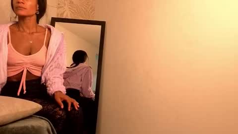 daffnelewis online show from 12/01/25, 11:15