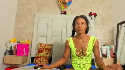 Snapshot of daffnelewis chatting on 04/23/26, 11:09 daffnelewis online show from 04/23/26, 11:09