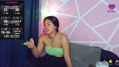 Snapshot of dafna_and_kris chatting on 04/19/26, 01:38 dafna and kris online show from 04/19/26, 01:38