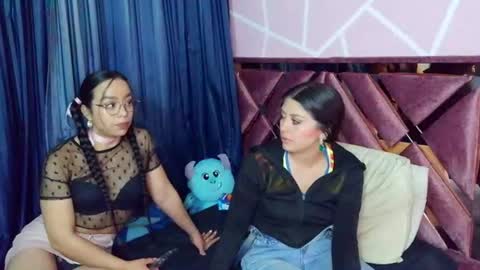 Snapshot of dafna_and_kris chatting on 06/22/26, 02:35 dafna and kris online show from 06/22/26, 02:35