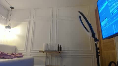 dafne_hillss online show from 02/09/26, 11:25