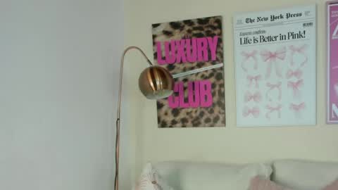 dafne_hillss online show from 05/27/26, 11:29