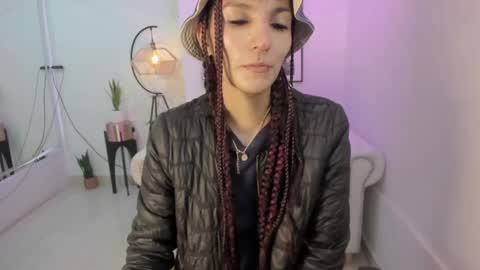 dafne huges online show from 12/15/24, 12:06