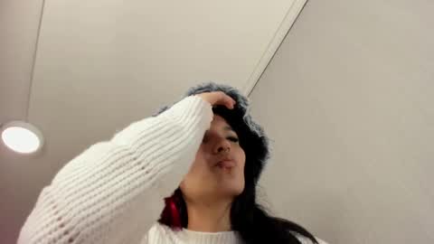 dafne huges online show from 12/24/24, 09:33