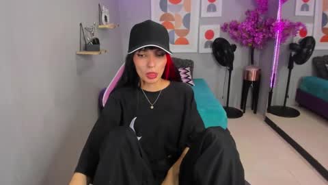 dafne huges online show from 01/31/25, 08:12