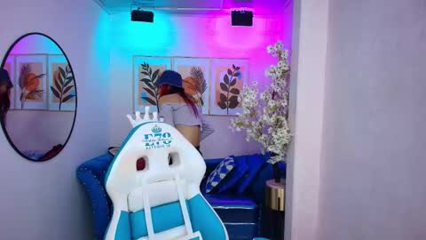 dafne huges online show from 09/09/25, 07:46