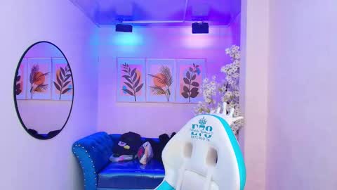 dafne huges online show from 09/29/25, 07:40