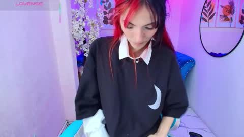 dafne huges online show from 10/15/25, 08:09