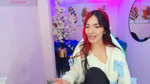 dafne huges online show from 10/20/25, 07:47