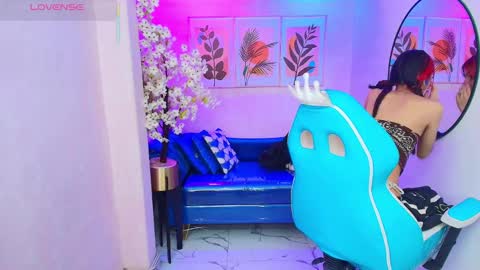 dafne huges online show from 10/23/25, 08:18