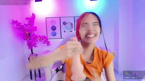 dafne huges online show from 10/24/25, 08:38