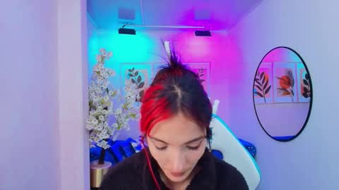 dafne huges online show from 10/27/25, 07:18