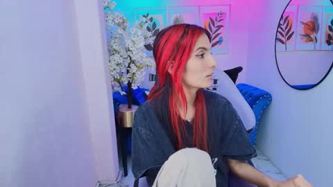 dafne huges online show from 10/28/25, 07:38