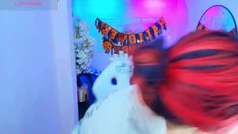 dafne huges online show from 10/30/25, 07:36