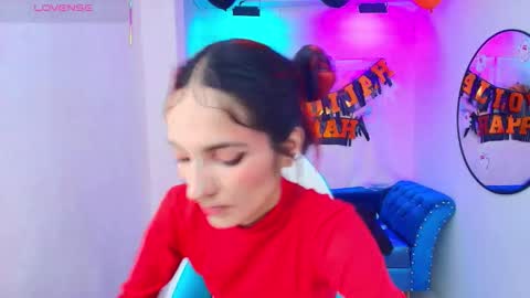 dafne huges online show from 10/31/25, 06:09