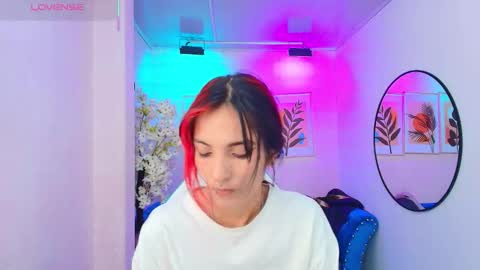 dafne huges online show from 11/05/25, 07:14