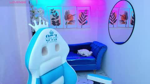 dafne huges online show from 11/11/25, 07:47