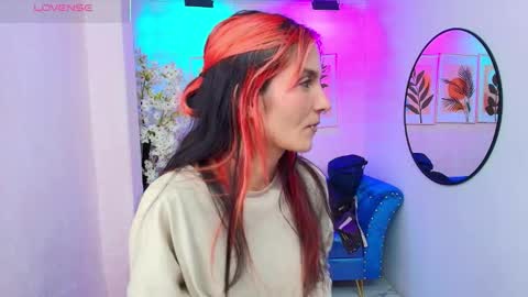 dafne huges online show from 11/15/25, 07:32