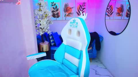 dafne huges online show from 11/27/25, 07:49