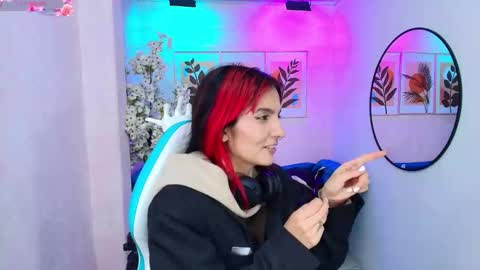 dafne huges online show from 12/05/25, 07:21