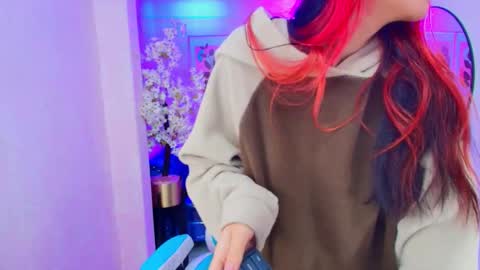 dafne huges online show from 12/14/25, 11:48