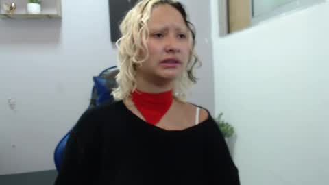 Snapshot of dafne_kim chatting on 04/06/26, 12:50 Dafne online show from 04/06/26, 12:50