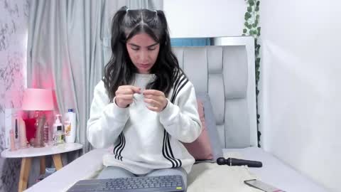 dafne_quenn online show from 09/26/25, 01:15