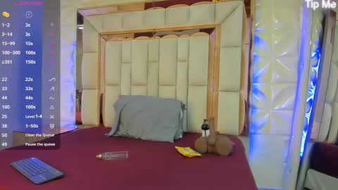 Dafnee online show from 11/26/25, 11:55