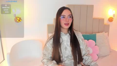 Dafne  online show from 11/18/25, 01:26