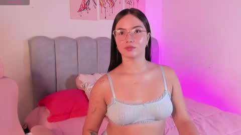 Dafne  online show from 11/26/25, 01:45