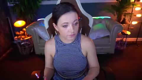Snapshot of dafni_mon chatting on 06/19/26, 05:34 Dafni Mon online show from 06/19/26, 05:34