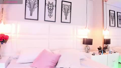 Snapshot of dafnne_hall chatting on 10/18/25, 07:03 Dafnne online show from 10/18/25, 07:03