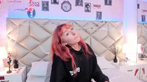 Snapshot of dafnne_hall chatting on 10/21/25, 04:35 Dafnne online show from 10/21/25, 04:35